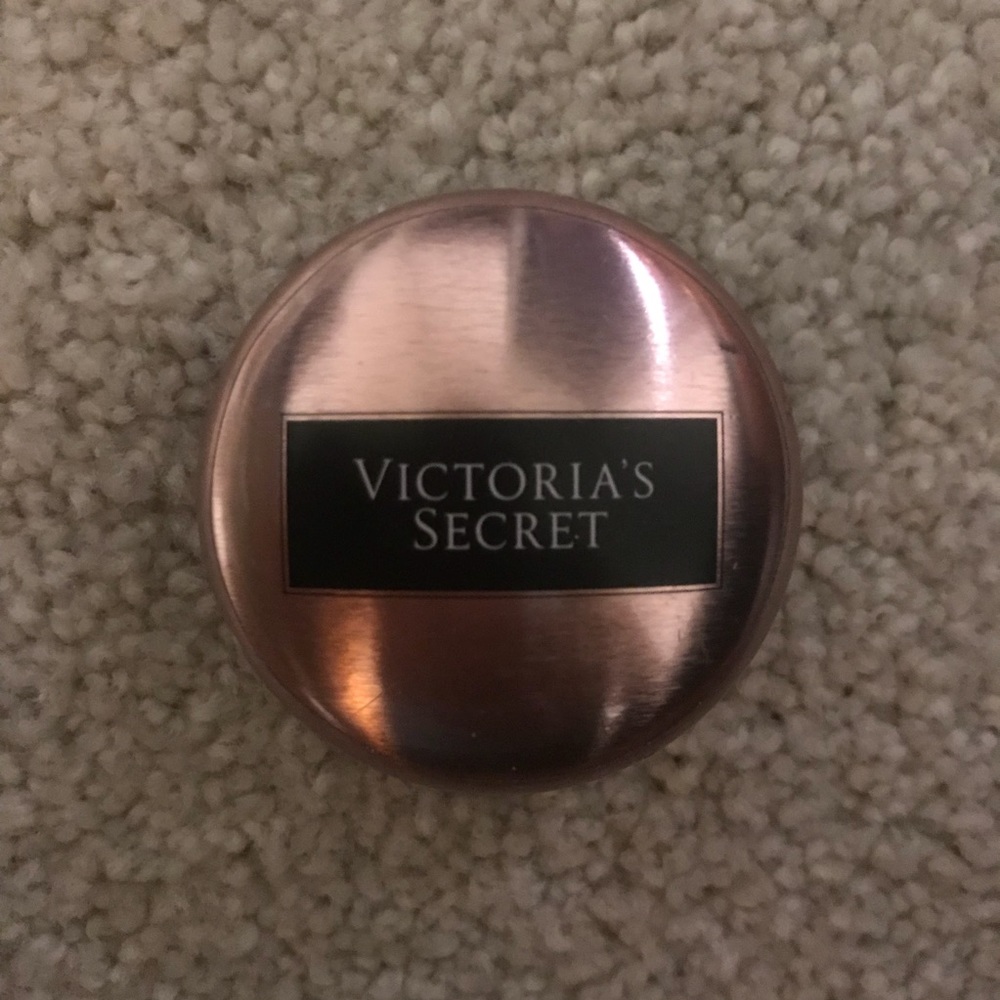Victoria’s Secret Strawberry Fizz Lip Scrub NWT